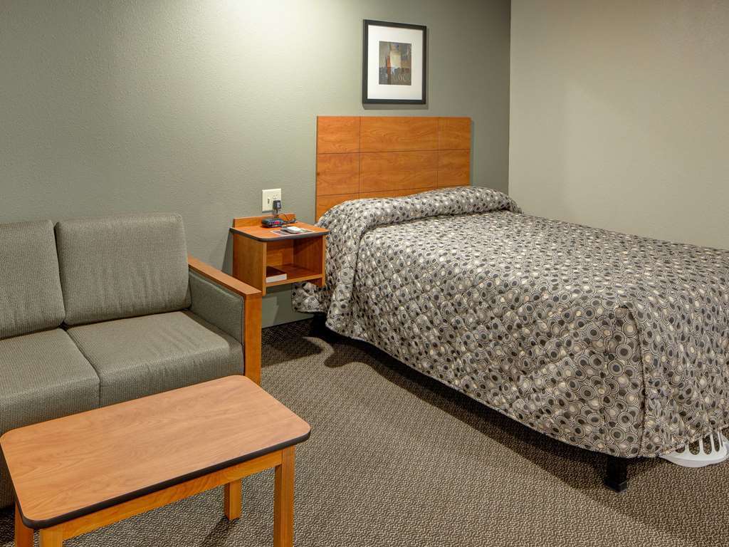 Woodspring Suites Louisville Clarksville Room photo