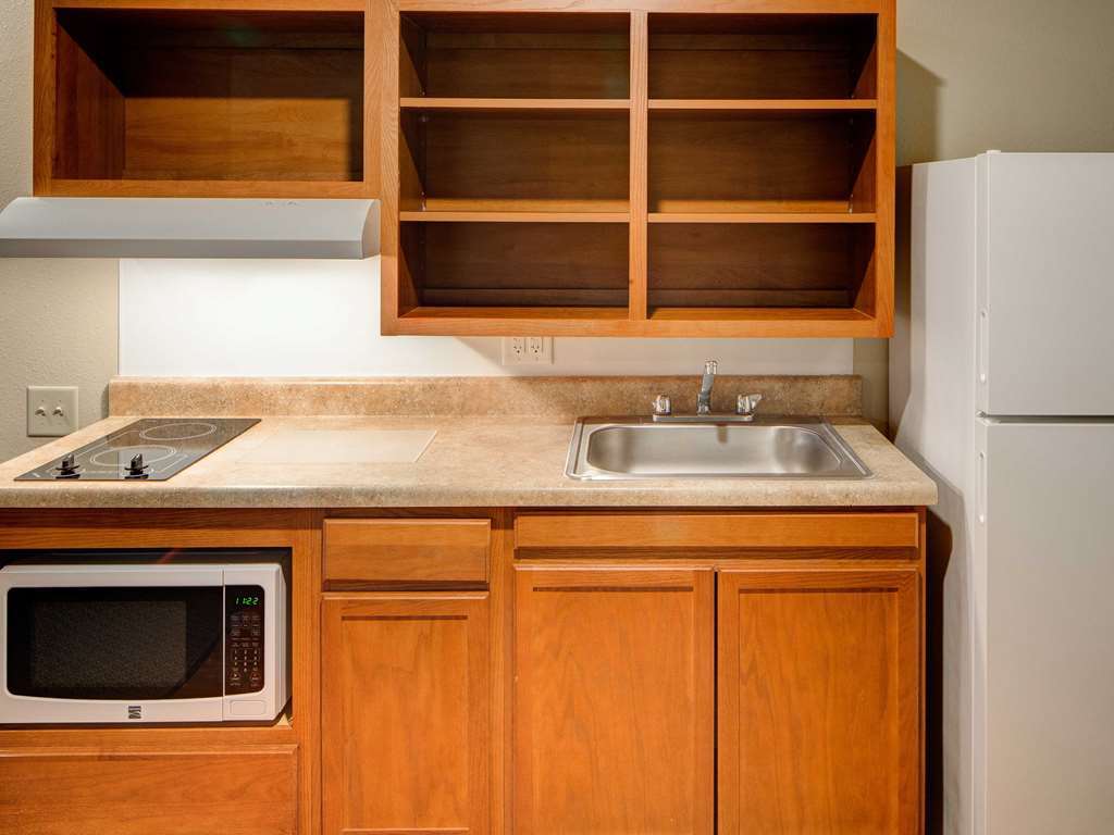 Woodspring Suites Louisville Clarksville Room photo