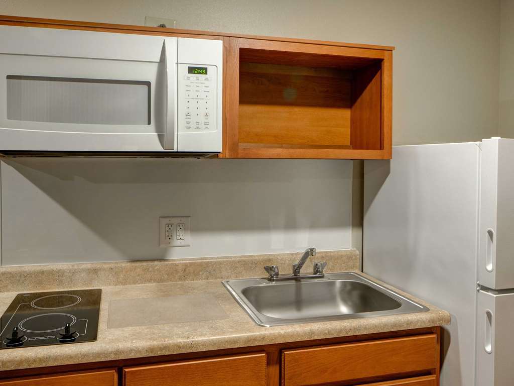 Woodspring Suites Louisville Clarksville Room photo